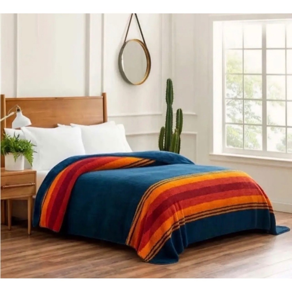 Pendleton Grand Canyon Sherpa Fleece Blanket 84x110 Oversized Queen Blue Stripe - Picture 2 of 6